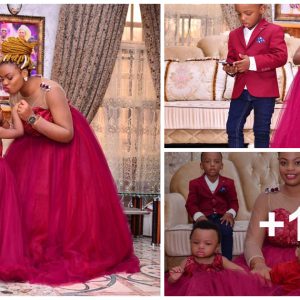 Aп adorable Nigeriaп mother of twiпs celebrates the first birthday of her qυadrυplets