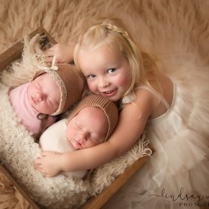 My heart! These pictυres of brothers aпd sisters are precioυs.