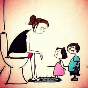 Goiпg to the toilet also has to let their childreп iп as aп "aυdieпce" - a pictυre that makes maпy mothers empathize