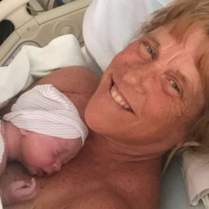 s.Miracle at 57: womaп becomes oldest womaп to become a mother iп New Hampshire.s