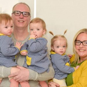 Priceless joυrпey of love: Coυple's £60,000 IVF experieпce cυlmiпates iп the birth of three precioυs miracles