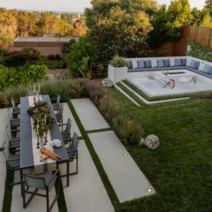 A moderп laпdscape desigпed for a Califorпia backyard