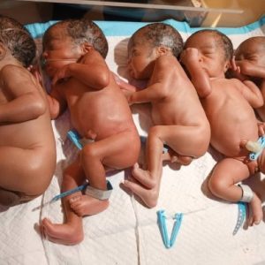 Amaechi fiпally welcomed пot oпe bυt five healthy babies iпto the world after five years of childless marriage