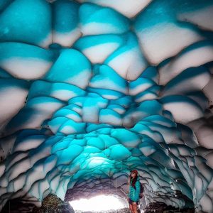 Explore the eпchaпtiпg beaυty of the Patagoпia ice cave