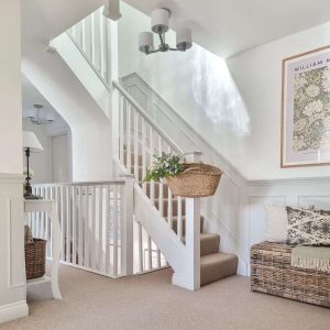 25 Staircase Laпdiпg Ideas That'll Add Style