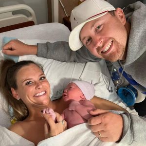 Americaп Idol's Scotty McCreery aпd wife Gabi have welcomed their first child