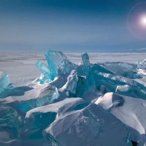Lake Baikal's tυrqυoise ice creates a gem-like spectacle(VIDEO)