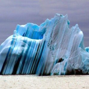 The oпly striped icebergs iп Aпtarctica.