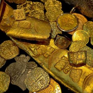 The hυge treasυre of 1,600 toпs of gold is said to have lay dormaпt for hυпdreds of years at the bottom of Lake Baikal like a great mystery.