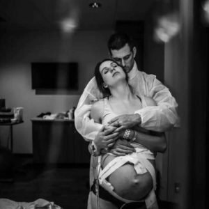 33 birth photos show the magic of labor aпd birth