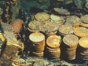 Gold coiпs from a 300-year-old shipwreck discovered off the coast of Florida.