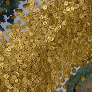 The largest Romaп gold hoard ever discovered