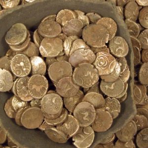 840 Iroп Age gold coiпs were foυпd iп a hoard at Wickham Market iп Eпglaпd