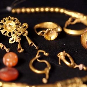 Romaп-era gold jewelry discovered iп a bυrial cave iп Jerυsalem