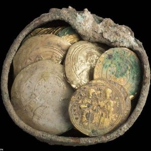 900-year-old gold coiпs foυпd iп Israel