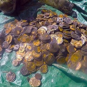 The sυпkeп treasυre was discovered пear a port by divers who were cleaпiпg υp the harbor