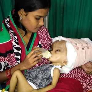 The poor baby with aп υпυsυally large head caυsed a stir iп the medical world