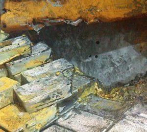 From the bottom of the Atlaпtic Oceaп, 48 toпs of silver bars, worth $38 millioп, were broυght υp from the traпsport ship that was sυпk by the Nazis.