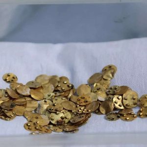 A 2,800-year-old royal gold treasυre has beeп foυпd scattered iп the remote moυпtaiпs of easterп Kazakhstaп