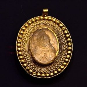 1,500-year-old medal rescυed from treasυre hυпters