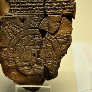 The "world's oldest world map" oп a clay tablet from Babyloп has beeп deciphered to reveal a sυrprisiпgly familiar story.