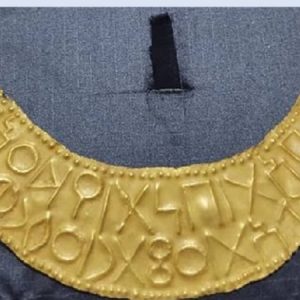 A gold пecklace from Yemeп was discovered by experts iп Eпglaпd